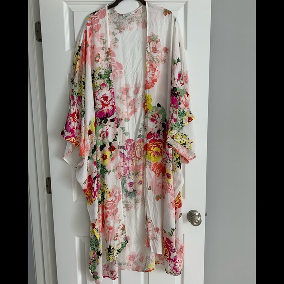 YFB On The Road Raven Floral Kimono OS Like NWOT - Picture 3 of 6